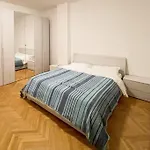 Venice Station Apartment