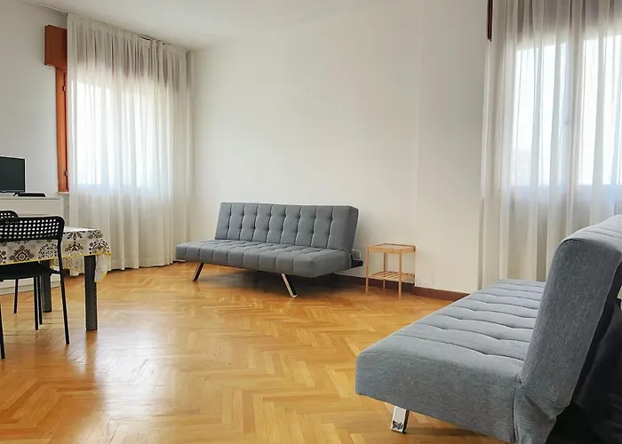 Venice Station Apartment